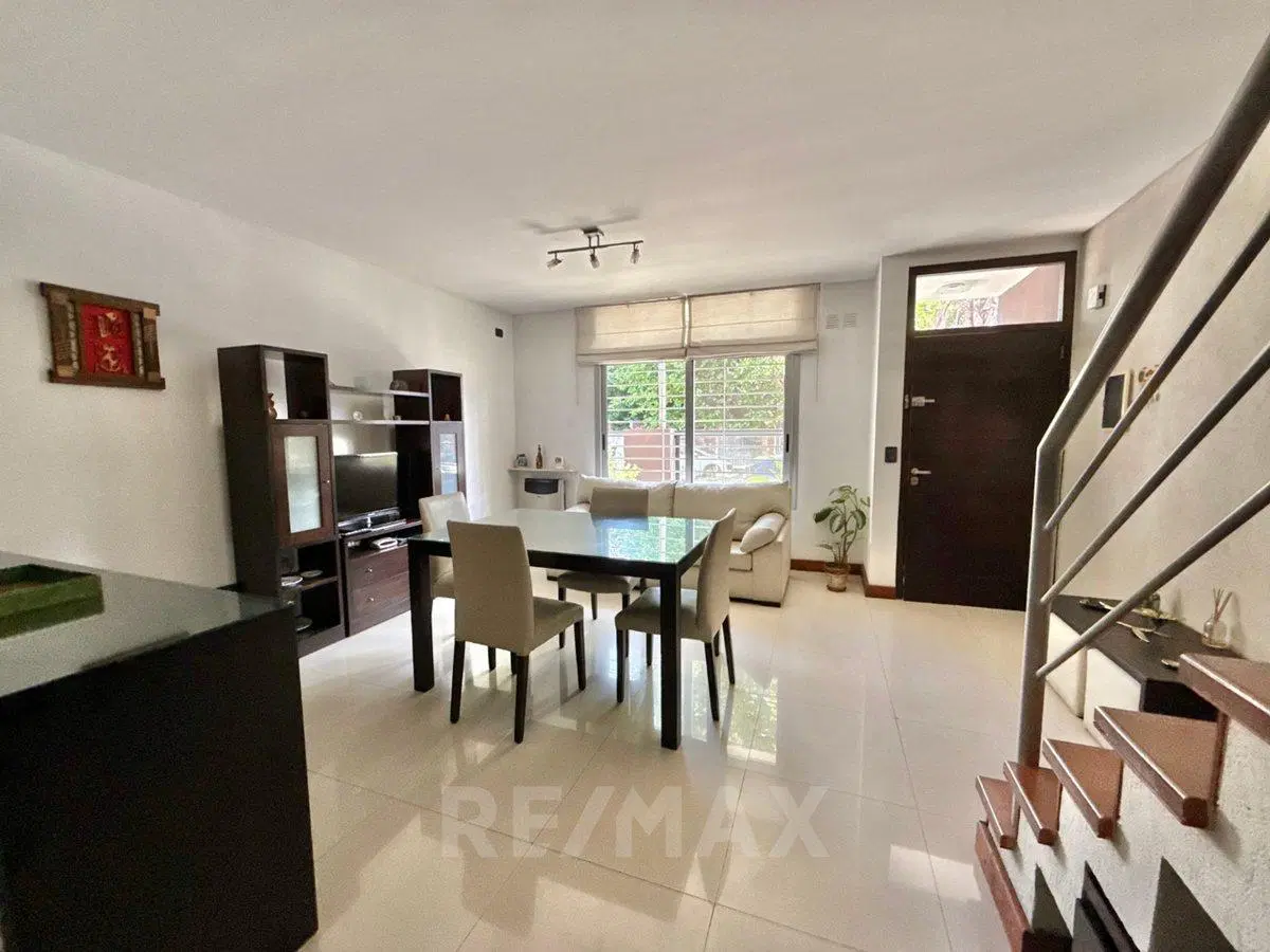 Venta casa triplex Tigre 4amb cochera/parrilla/SUM 4