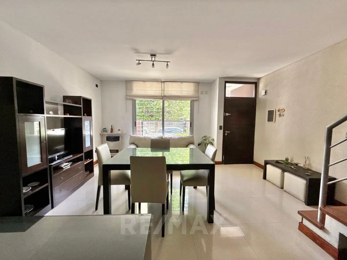 Venta casa triplex Tigre 4amb cochera/parrilla/SUM 3