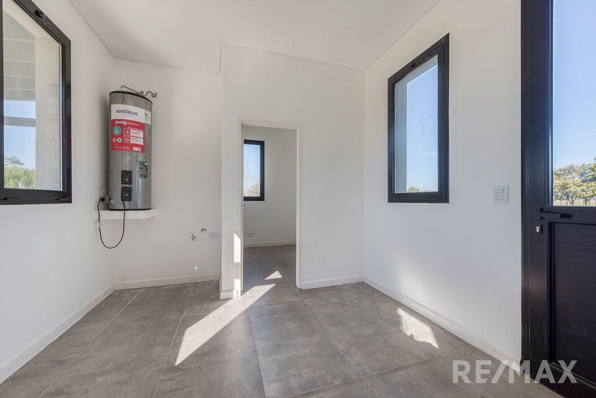 Foto de Venta casa 5 ambientes con pileta en La Macarena, imagen 4