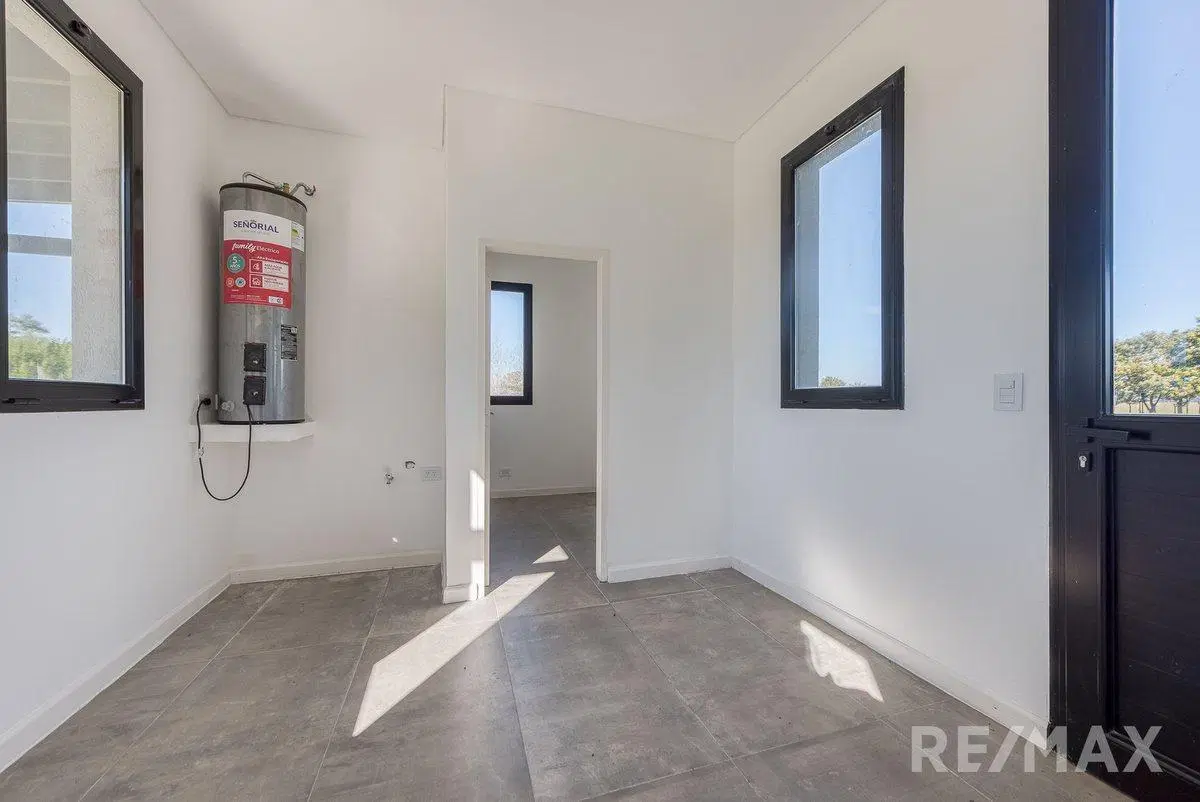 Venta casa 5 ambientes con pileta  en La Macarena 4