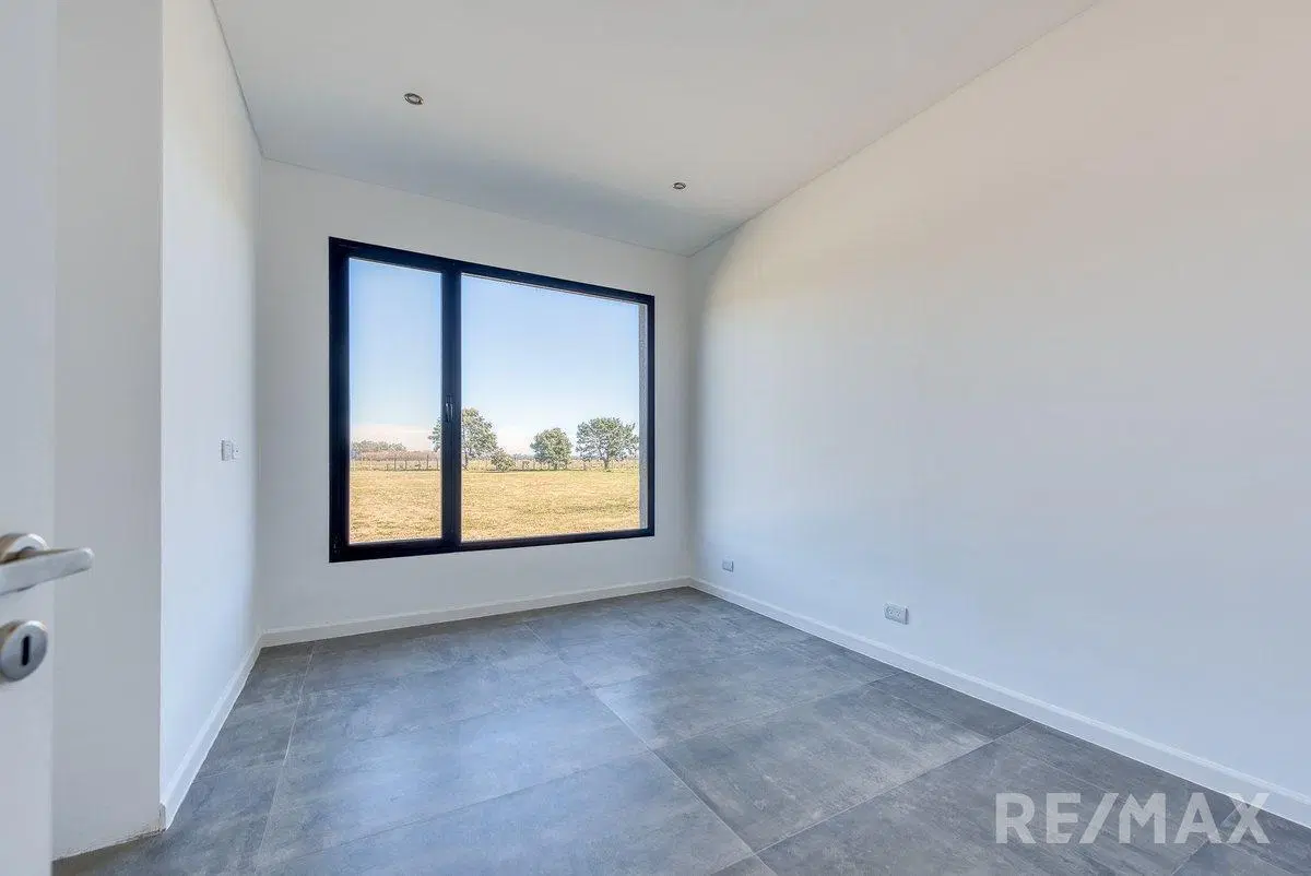 Venta casa 5 ambientes con pileta  en La Macarena 1