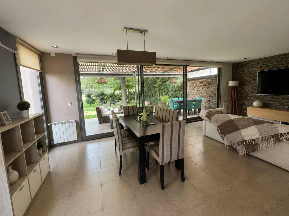 Venta Casa moderna en Country Los Alamos Pilar 4