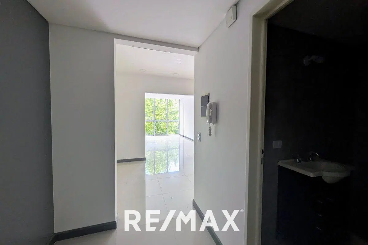 Venta Oficina Comercial Pilar 1 amb div.Cochera 8