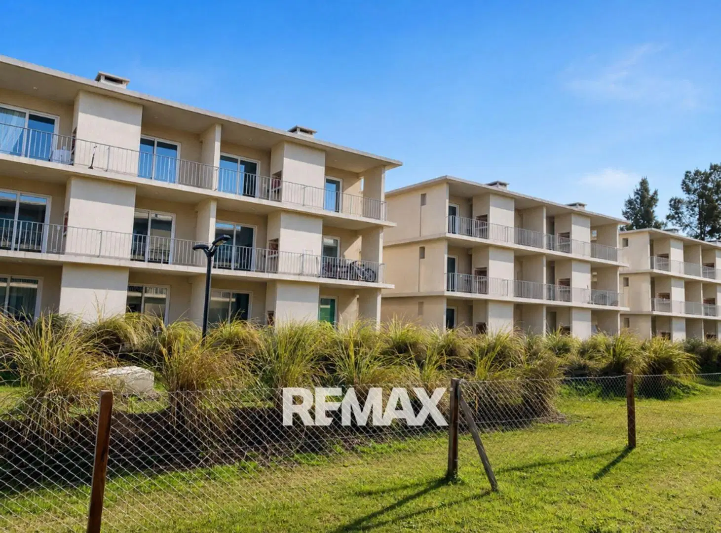 VENTA DEPARTAMENTO MONOAMBIENTE C/JARDIN EN PILAR 8