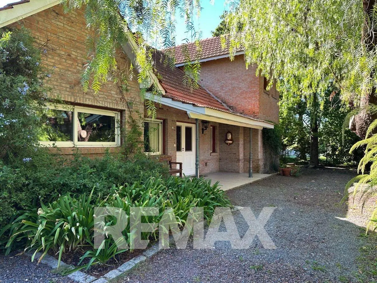 CASA EN VENTA CON PILETA, B CERRADO VILLA ROSA 2