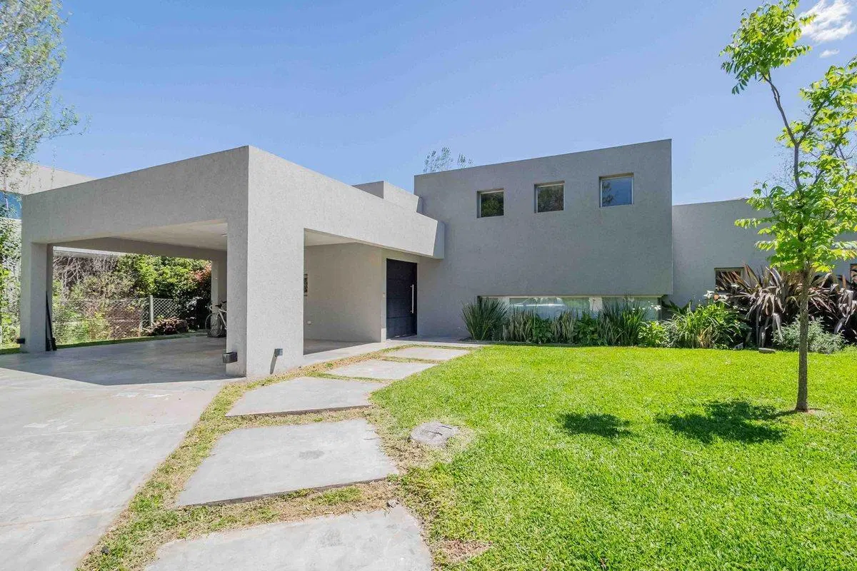 Casa Venta  3 dorm y escritorio St Mathew's Pilar 8