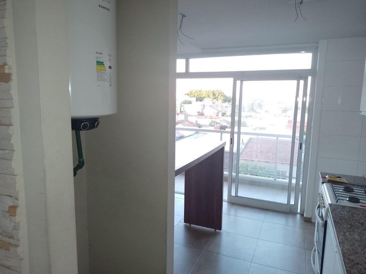 Foto de VENTA DEPARTAMENTO 2 AMB CON COCHERA, STOS LUGARES, imagen 3
