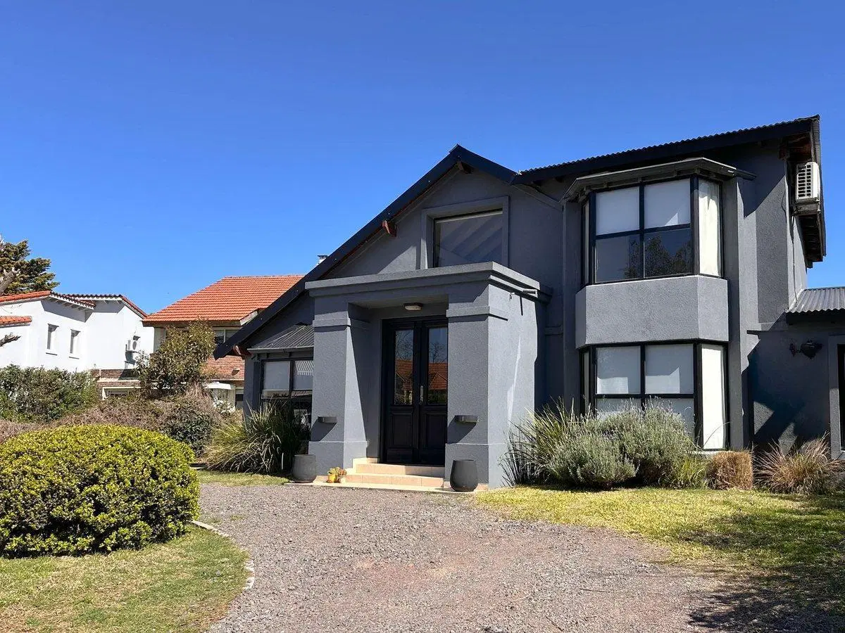 CASA EN VENTA CON QUINCHO Y  PILETA, LOS LAGARTOS 4