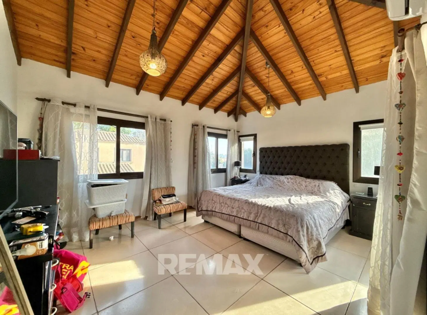 VENTA CASA 4 DORMITORIOS - STA CATALINA VILLANUEVA 8
