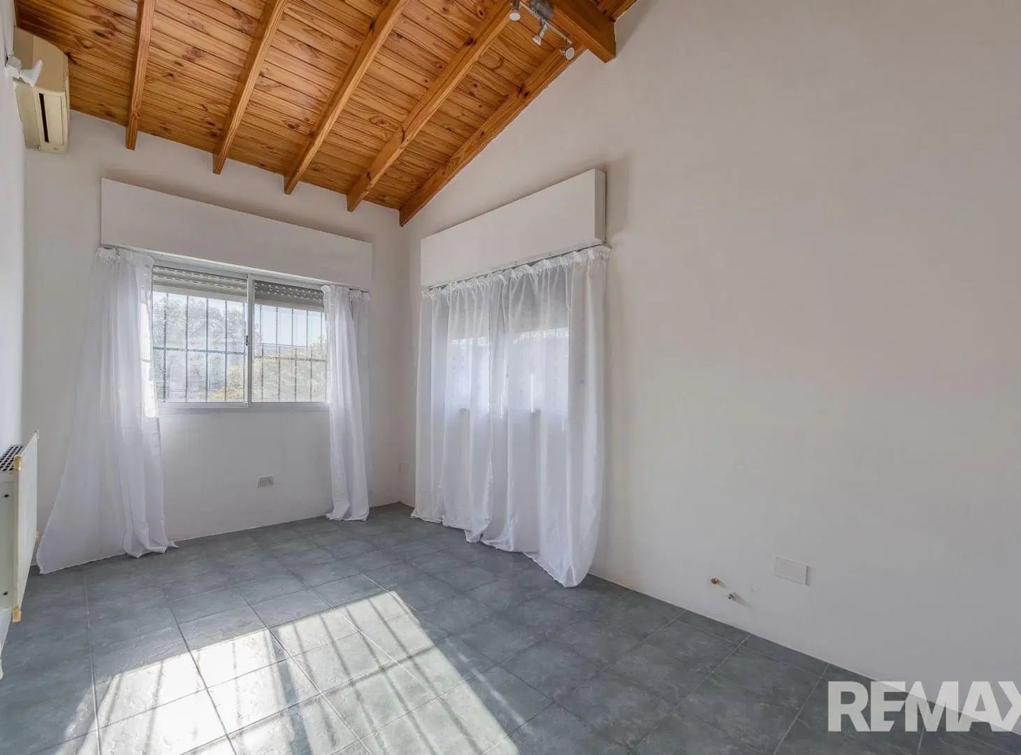 Venta casa 6 ambientes tipo PH con patio y balcon 2