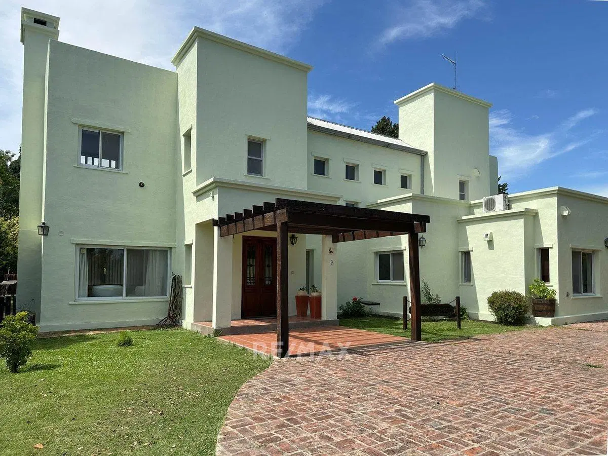 VENTA CASA 7 AMBIENTES EN BARRIO ROCIOS DE PILAR 5