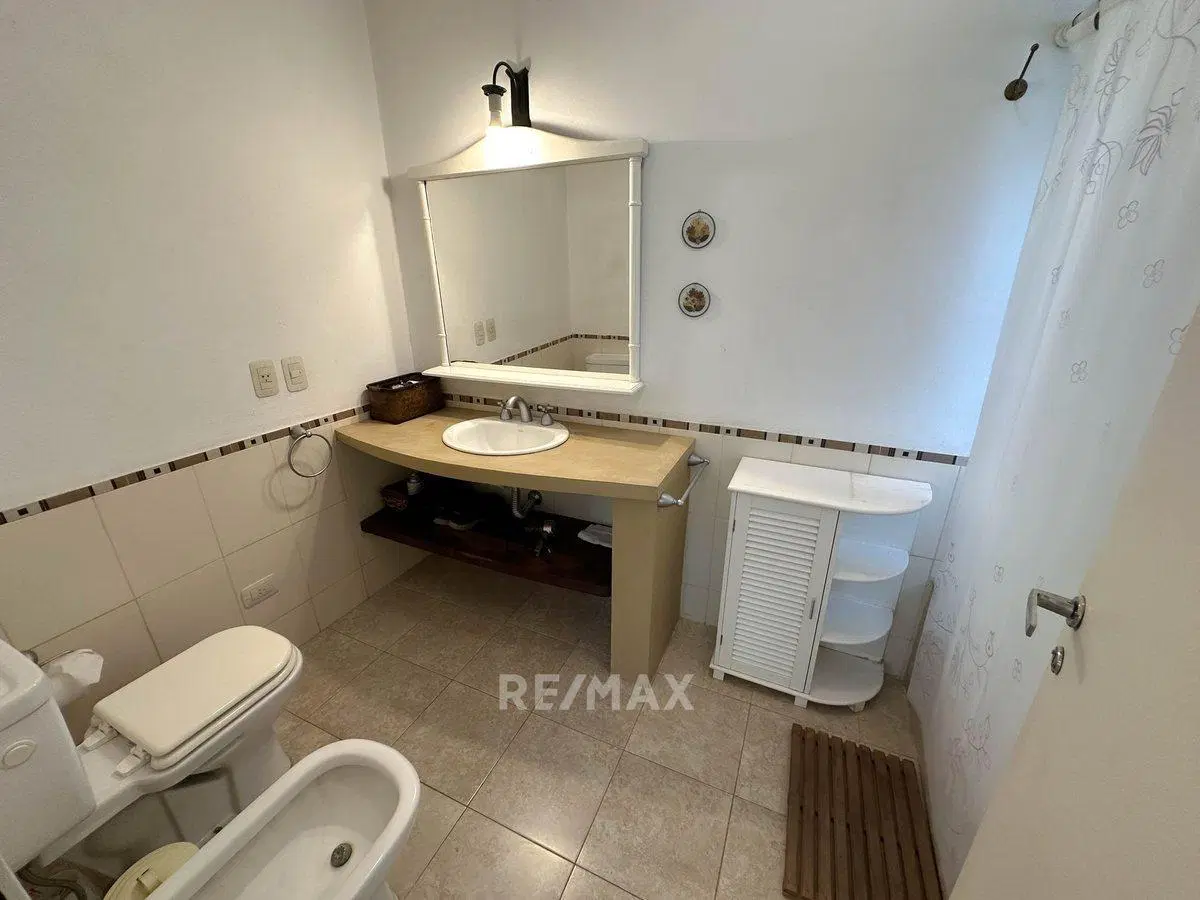 VENTA CASA 7 AMBIENTES EN BARRIO ROCIOS DE PILAR 8