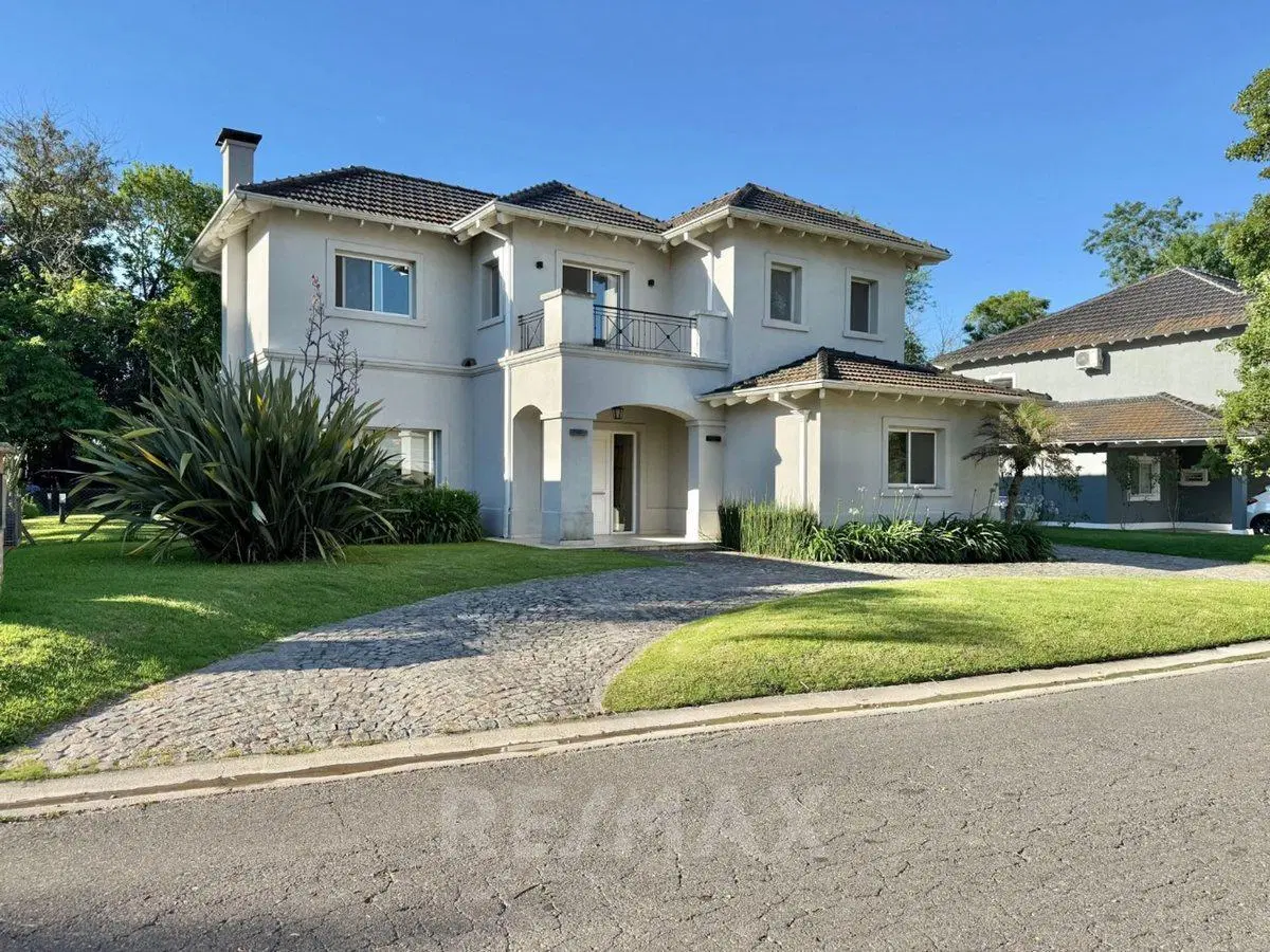 VENTA CASA EL AROMO ESCOBAR C/PILETA Y ESCRITURA 8