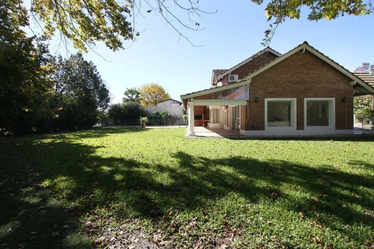 CASA EN VENTA LOS LAGARTOS COUNTRY CLUB, PILAR. 2
