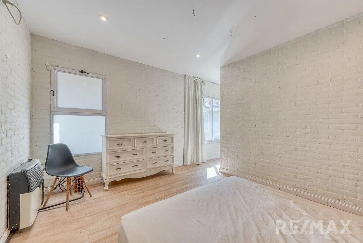 Venta casa 5 ambientes pileta jardín 8