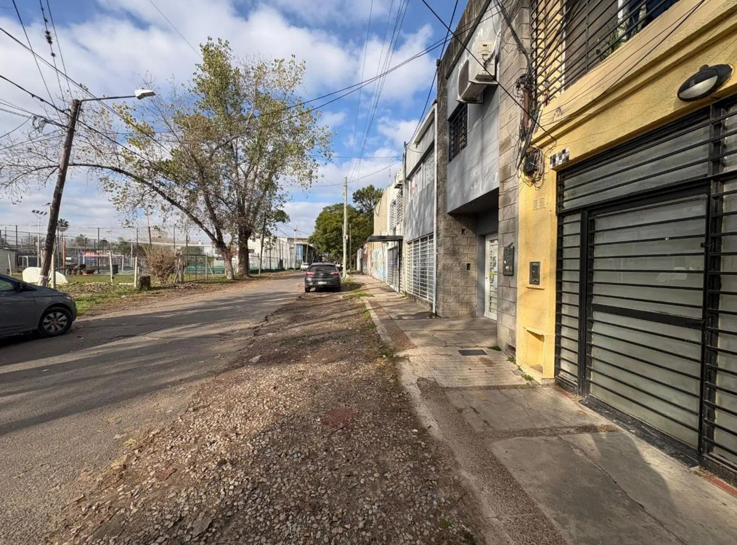 ALQUILER LOCAL COMERCIAL PILAR EXCELENTE UBICACION 5