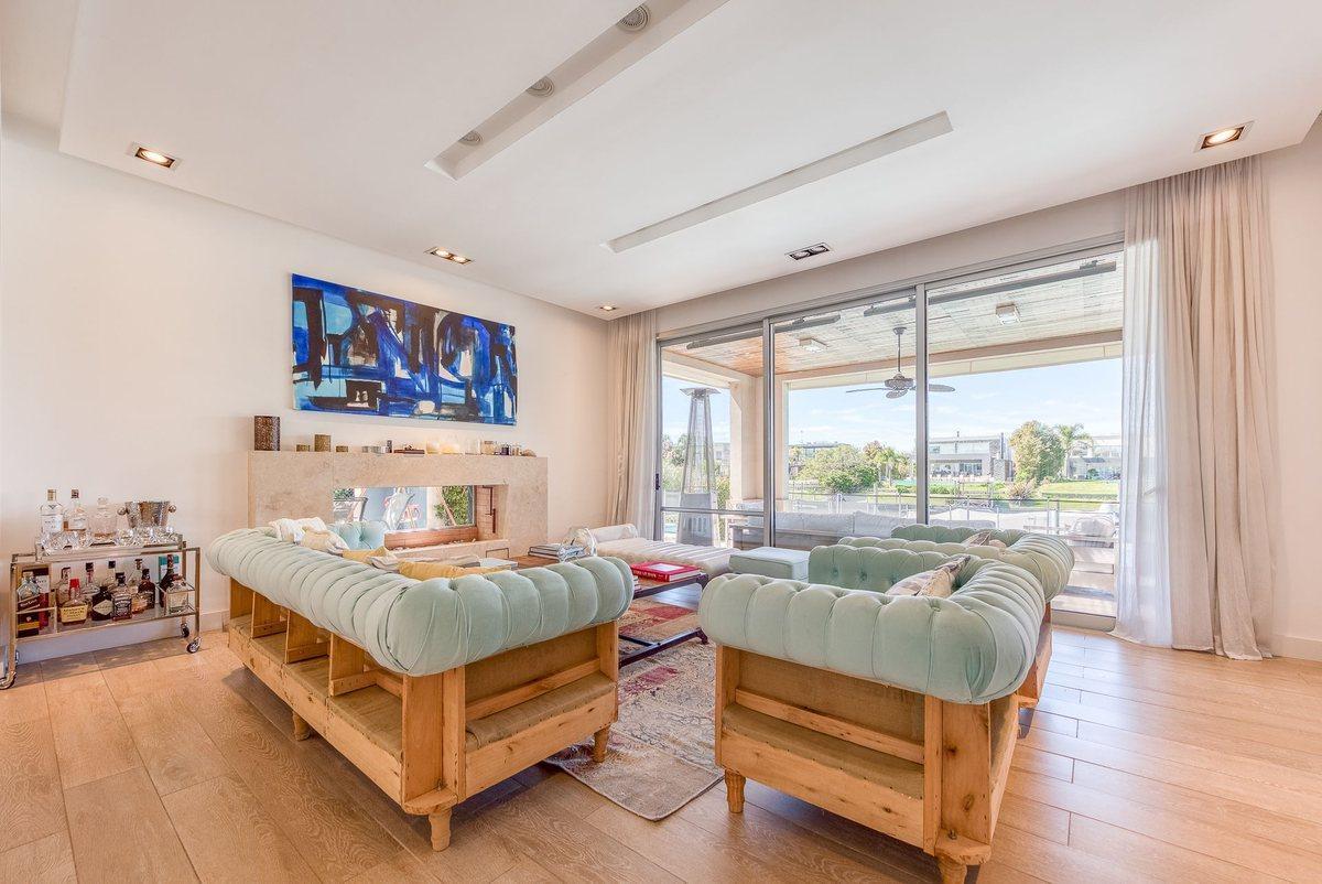 Foto de VENTA CASA EN ALBANUEVA CON AMARRA 5 AMB., imagen 3