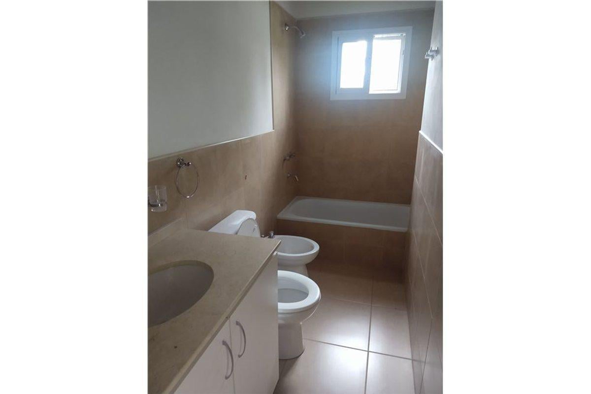 Foto de Venta Duplex 3 amb Condominio La Fernanda Pilar, imagen 2