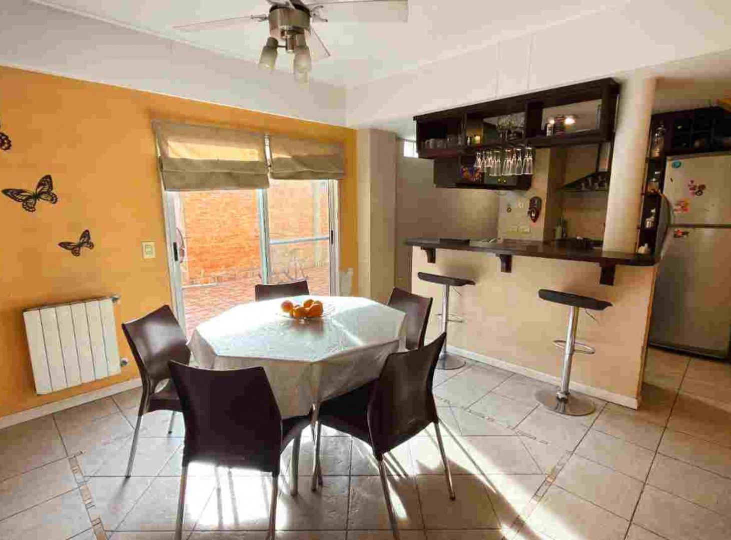 Foto de VENTA CASA 5 AMB PILETA JARDÍN MARTIN CORONADO, imagen 2