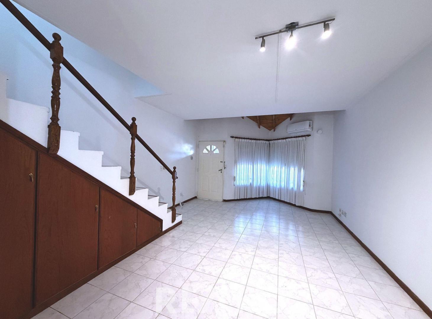 Foto de VENTA DUPLEX 3 AMB. JARDIN COCHERA PILAR CENTRO, imagen 2