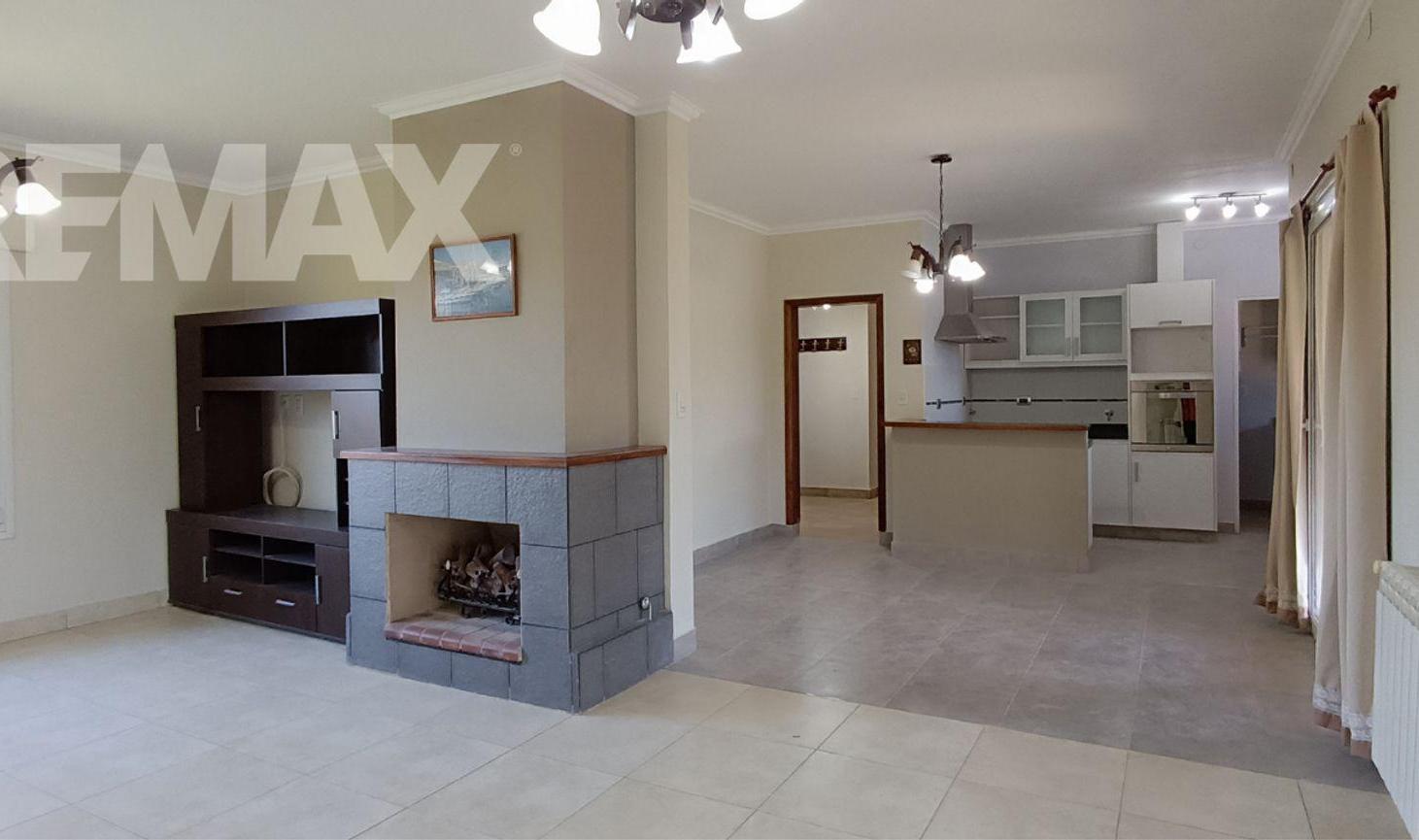Foto de Venta casa 4 amb. c/pileta lote 1500 m², imagen 1