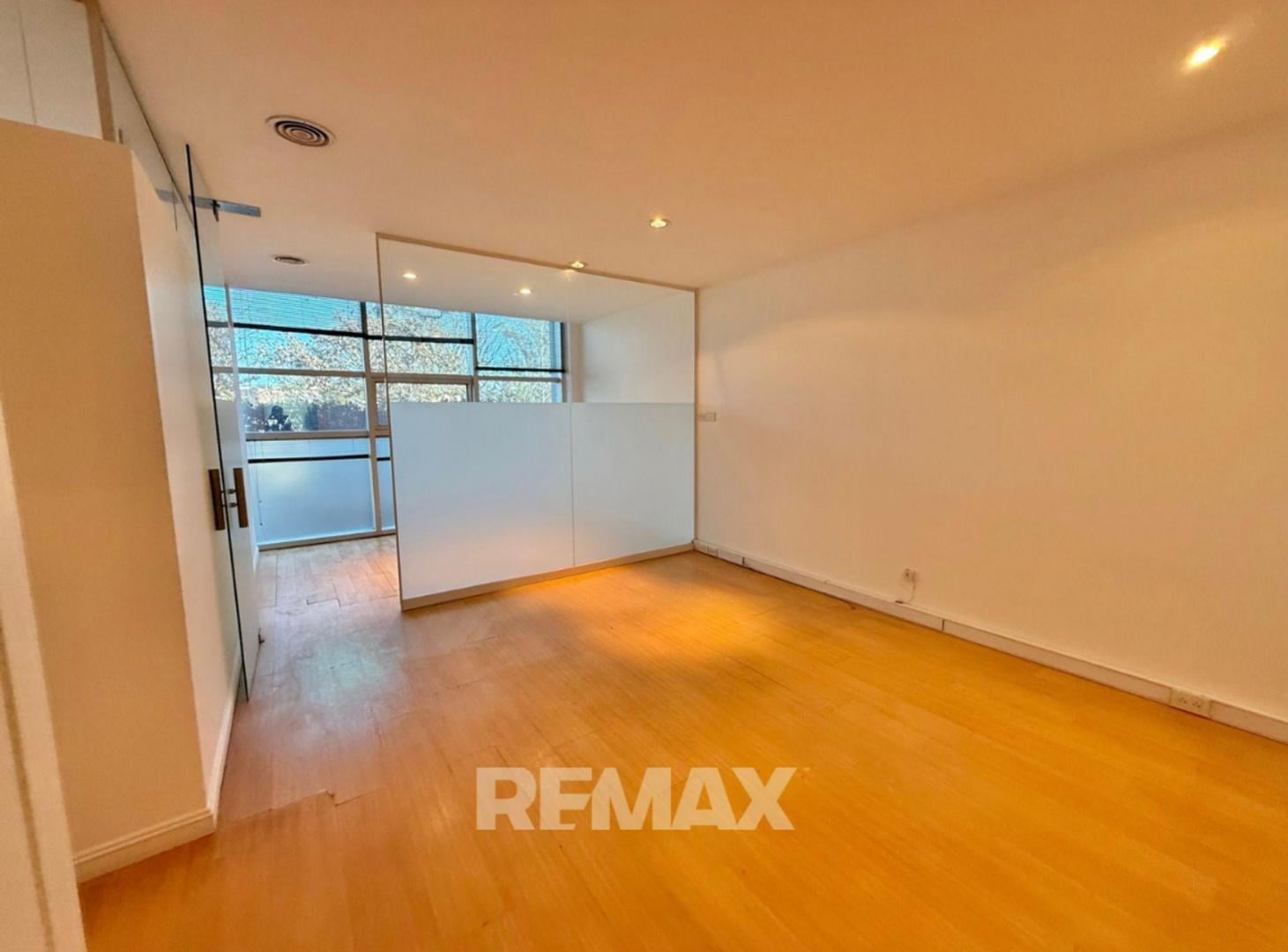 Foto de ALQUILER OFICINA SKYGLASS 1 70MTS AYRES VILA, imagen 2