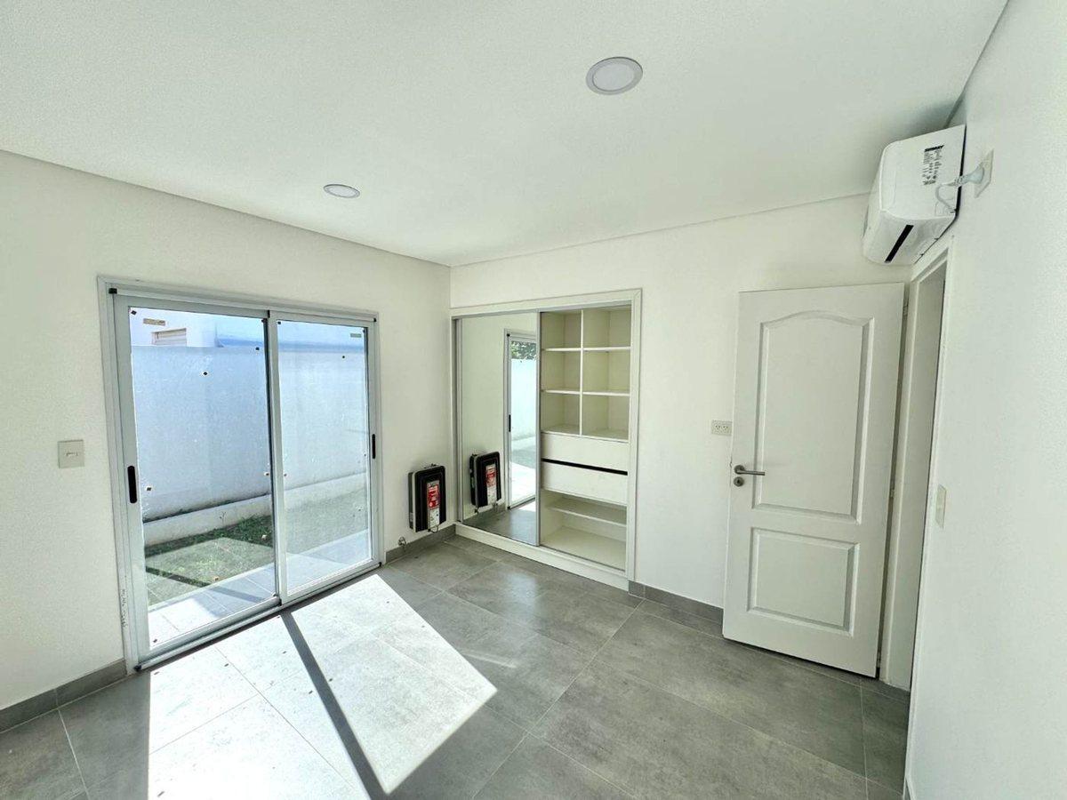 Foto de VENTA CASA 4 AMB C/PILETA RECICLADA-S.A. de ARECO, imagen 1