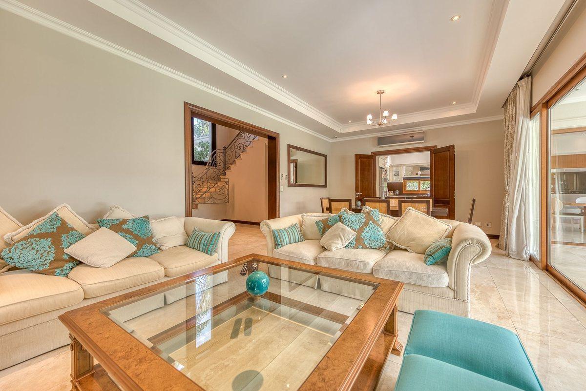 Foto de Casa Venta La Lomada. Pileta interior climatizada, imagen 3