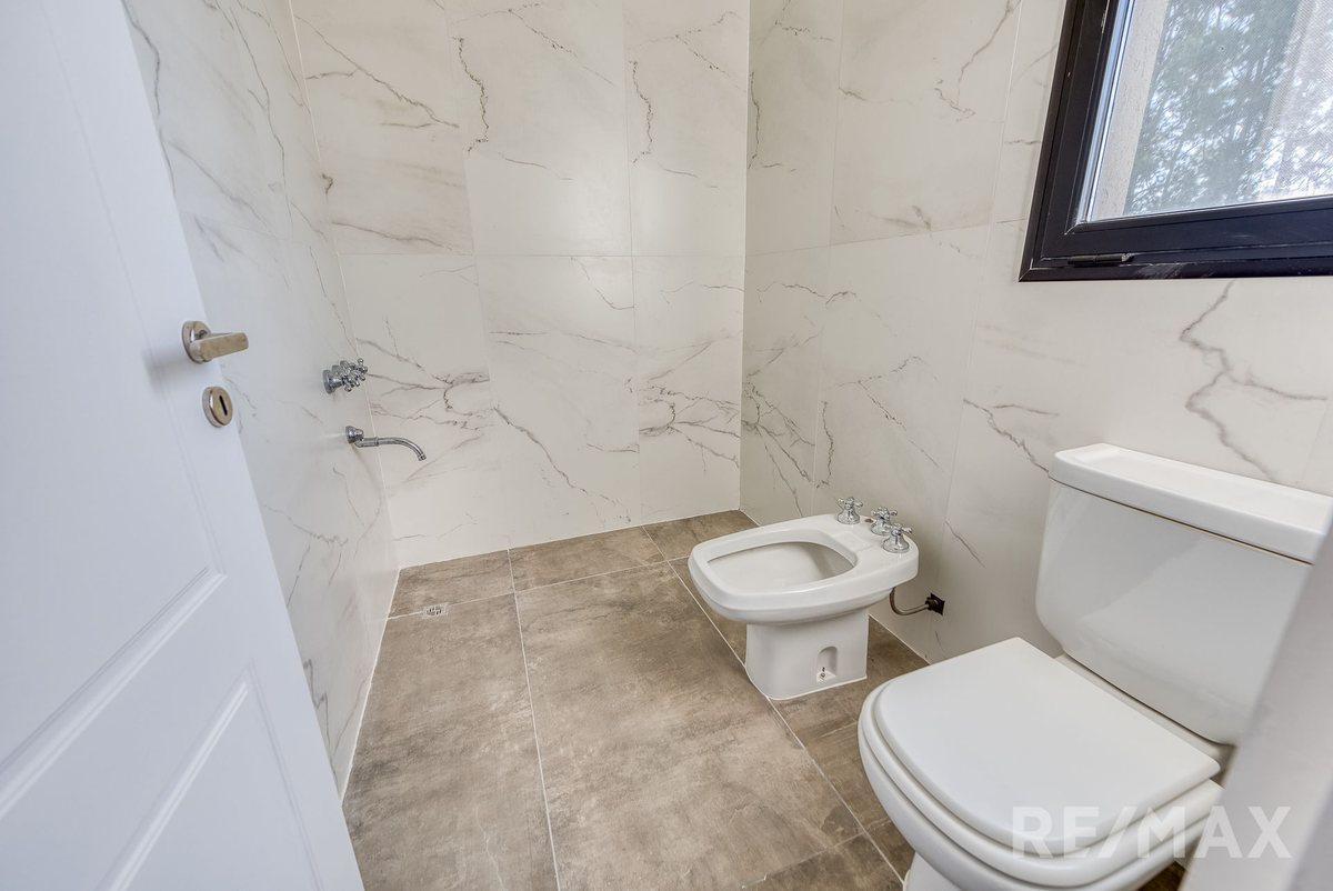 Foto de Venta casa 5 ambientes con pileta en La Macarena, imagen 1