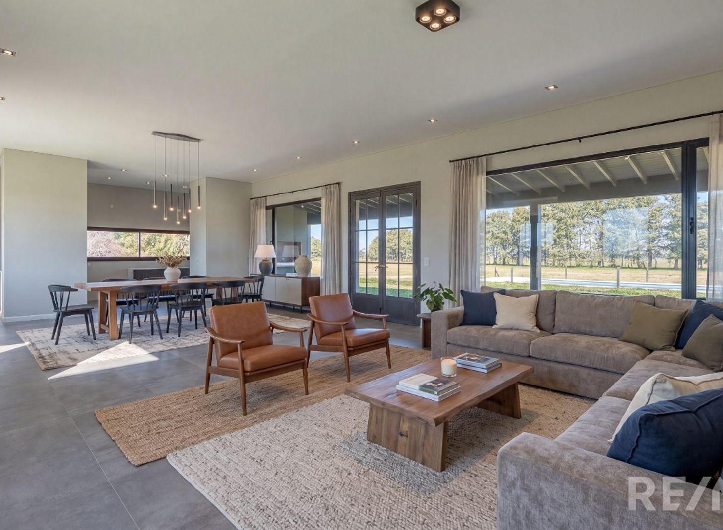 Foto de Venta casa 5 ambientes con pileta en La Macarena, imagen 4