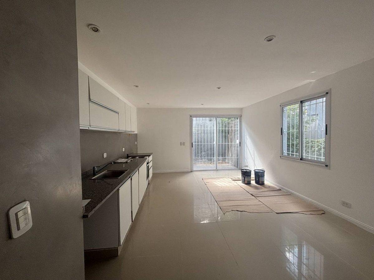 Foto de VENTA DUPLEX 3 AMB COCHERA DE VICENZO PILAR, imagen 3