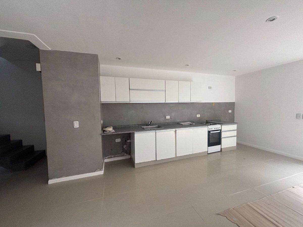 Foto de VENTA DUPLEX 3 AMB COCHERA DE VICENZO PILAR, imagen 1
