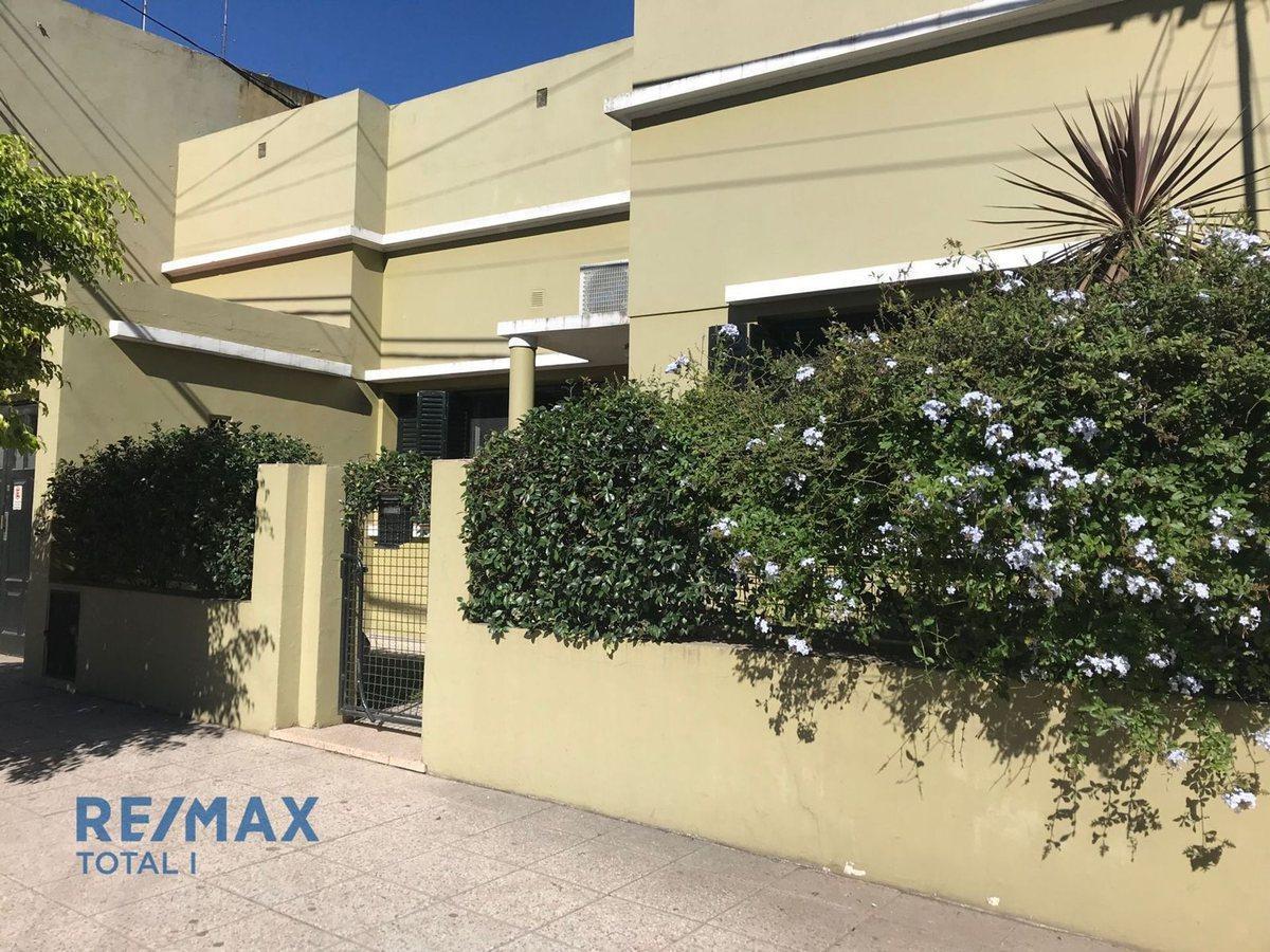 Foto de Casa venta Lujan centro jardin parrilla local, imagen 2
