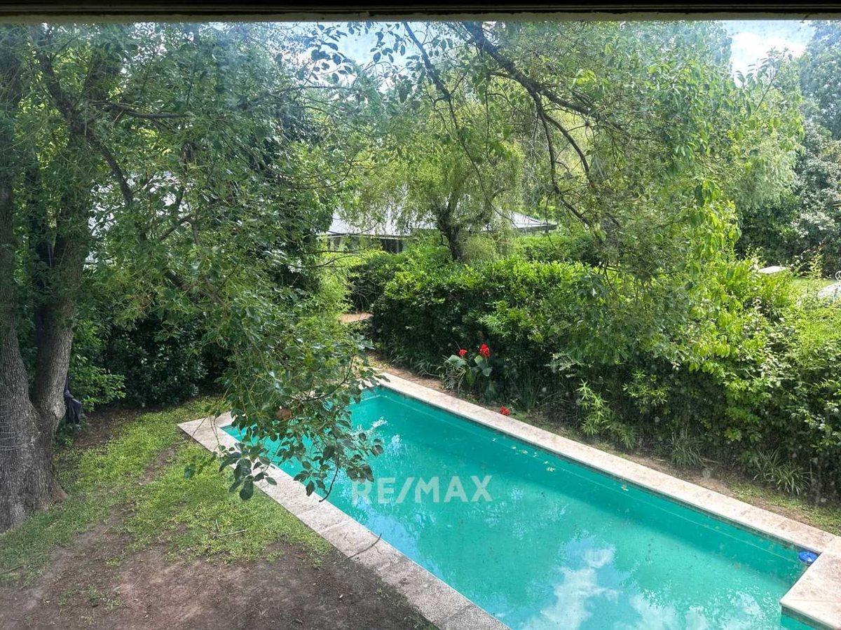 Foto de CASA EN VENTA A RECICLAR CON PILETA, LOS LAGARTOS., imagen 1