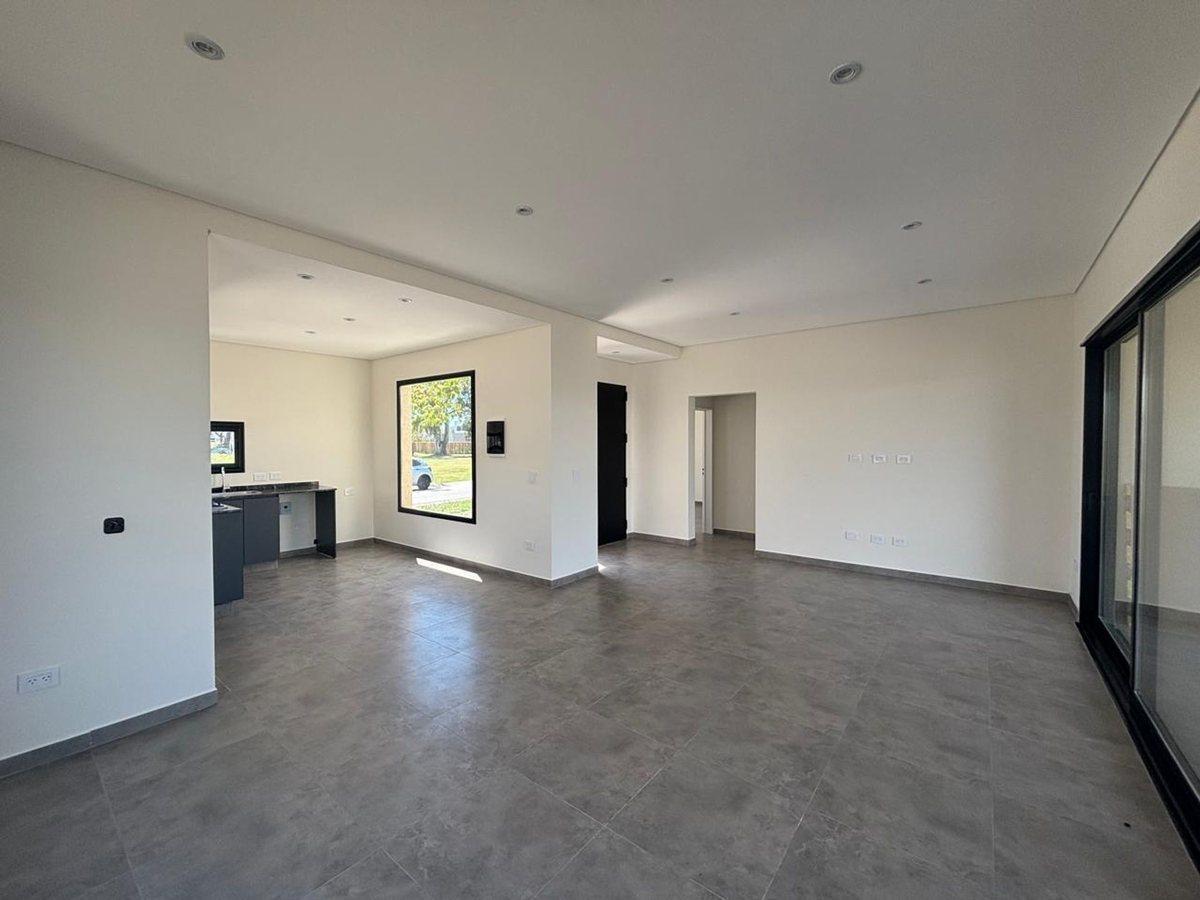 Foto de CASA 4 AMB EN VENTA PILAR DEL ESTE, SANTA EMILIA., imagen 4