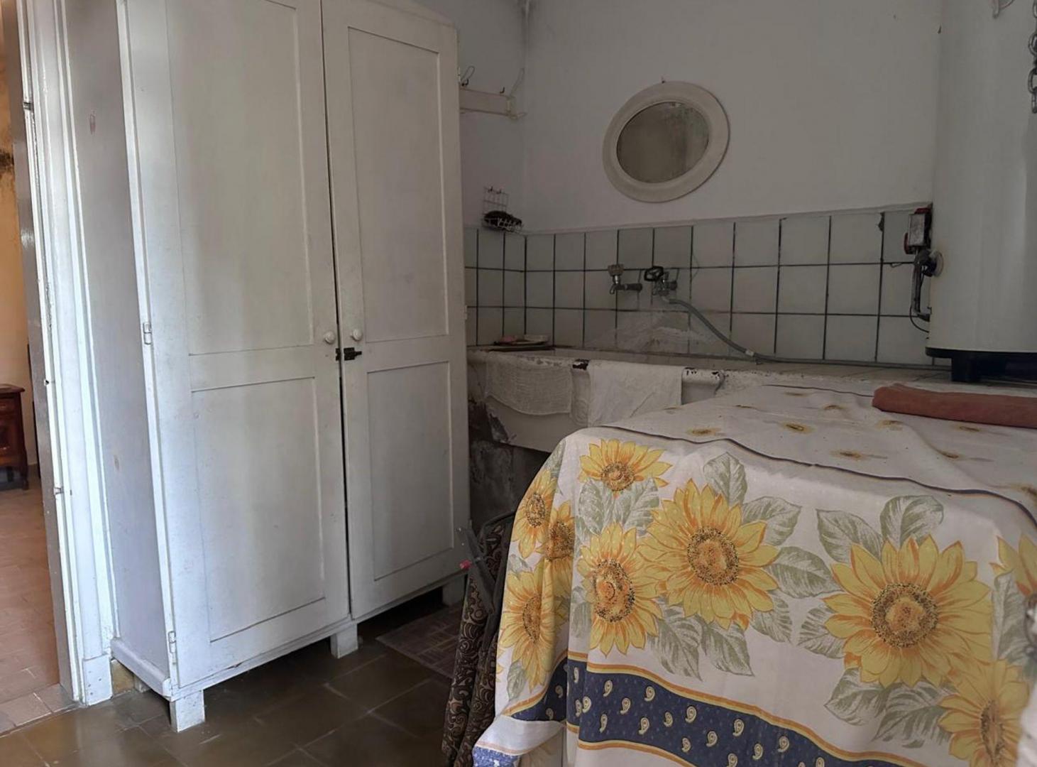 Foto de Venta casa en Pilar , a una cuadra de la estación, imagen 2