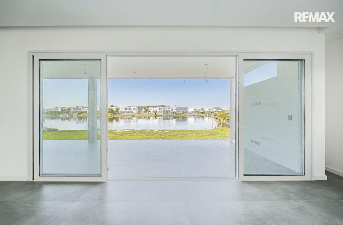 Foto de VENTA CASA A ESTRENAR S LA LAGUNA BO SANTA ANA, imagen 2