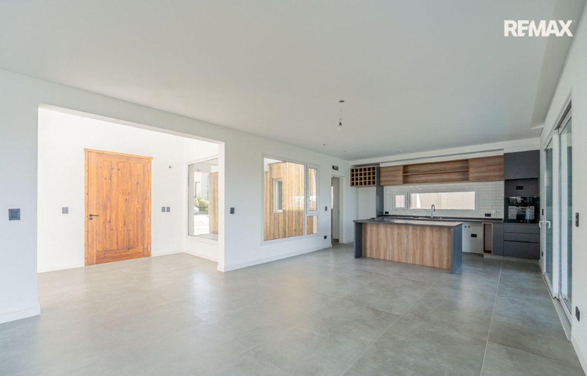 Foto de VENTA CASA A ESTRENAR S LA LAGUNA BO SANTA ANA, imagen 4