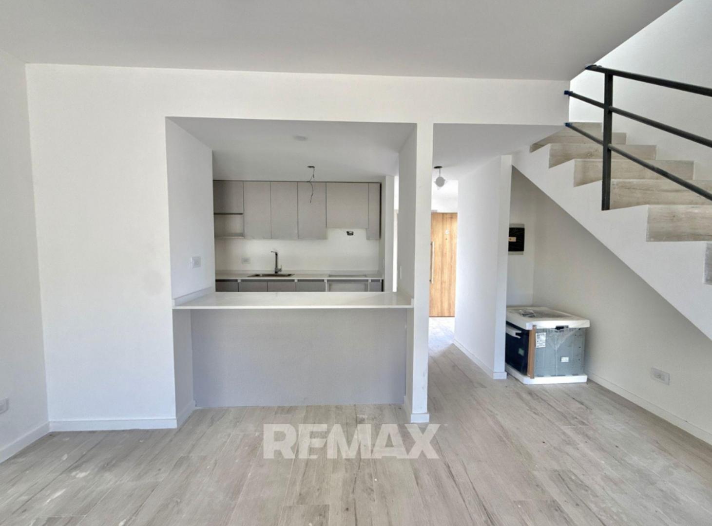 Foto de VENTA CASA DUPLEX, 3 DORM, C/JARDIN. PILAR, imagen 4
