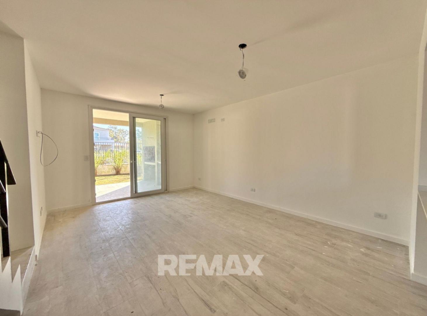 Foto de VENTA CASA DUPLEX, 3 DORM, C/JARDIN. PILAR, imagen 3