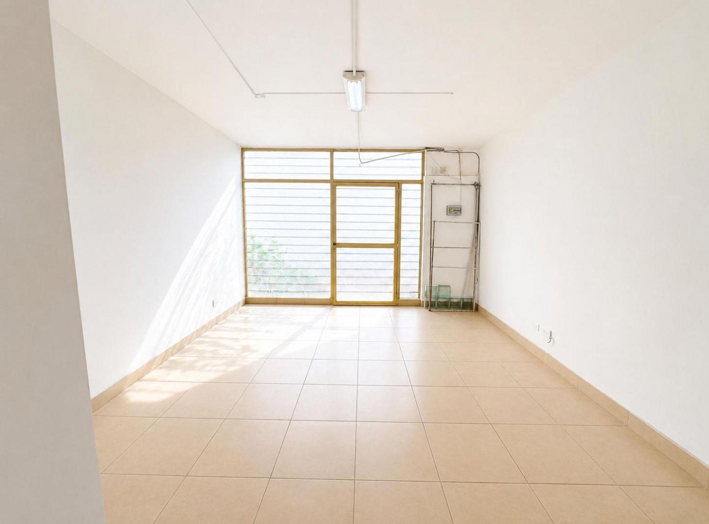 Foto de VENTA LOCAL COMERCIAL PILAR CENTRO SUBDIVIDIDO, imagen 3