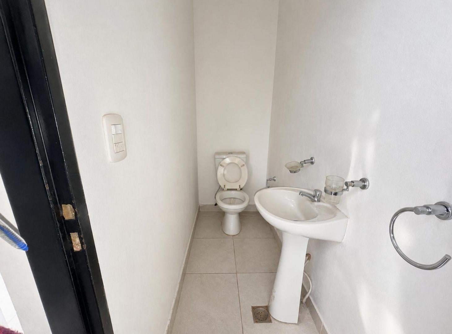 Foto de ALQUILER LOCAL COMERCIAL PILAR EXCELENTE UBICACION, imagen 5