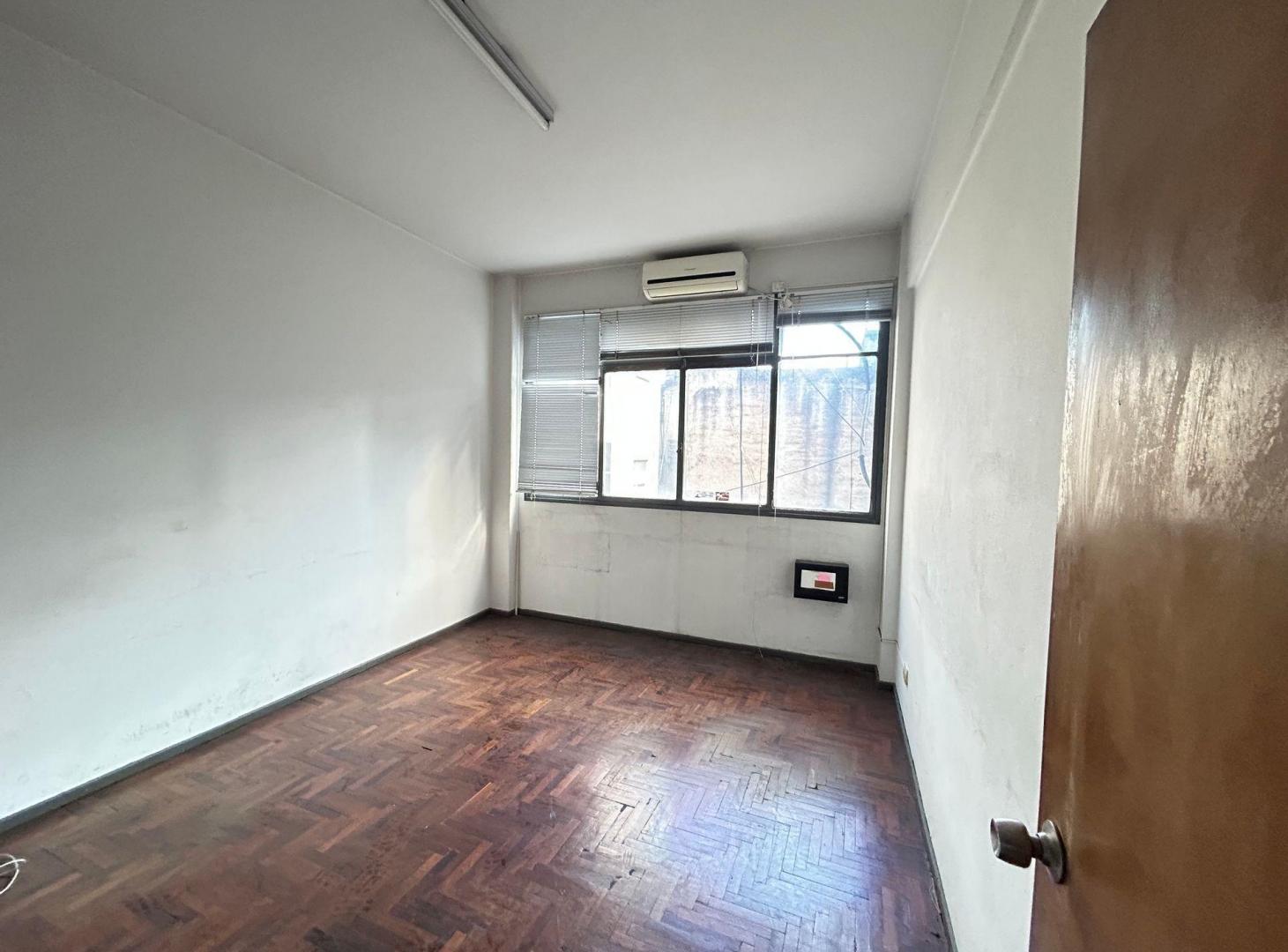 Foto de VENTA OFICINA DEPOSITO EN BALVANERA, imagen 2