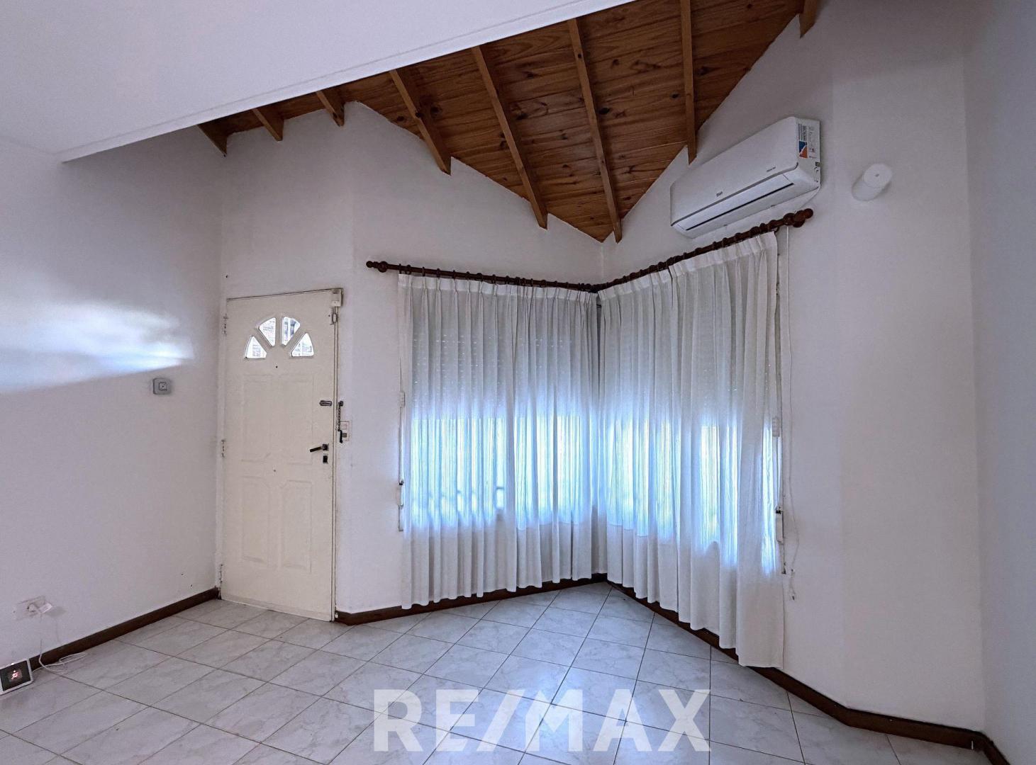 Foto de VENTA DUPLEX 3 AMB. JARDIN COCHERA PILAR apto cred, imagen 2