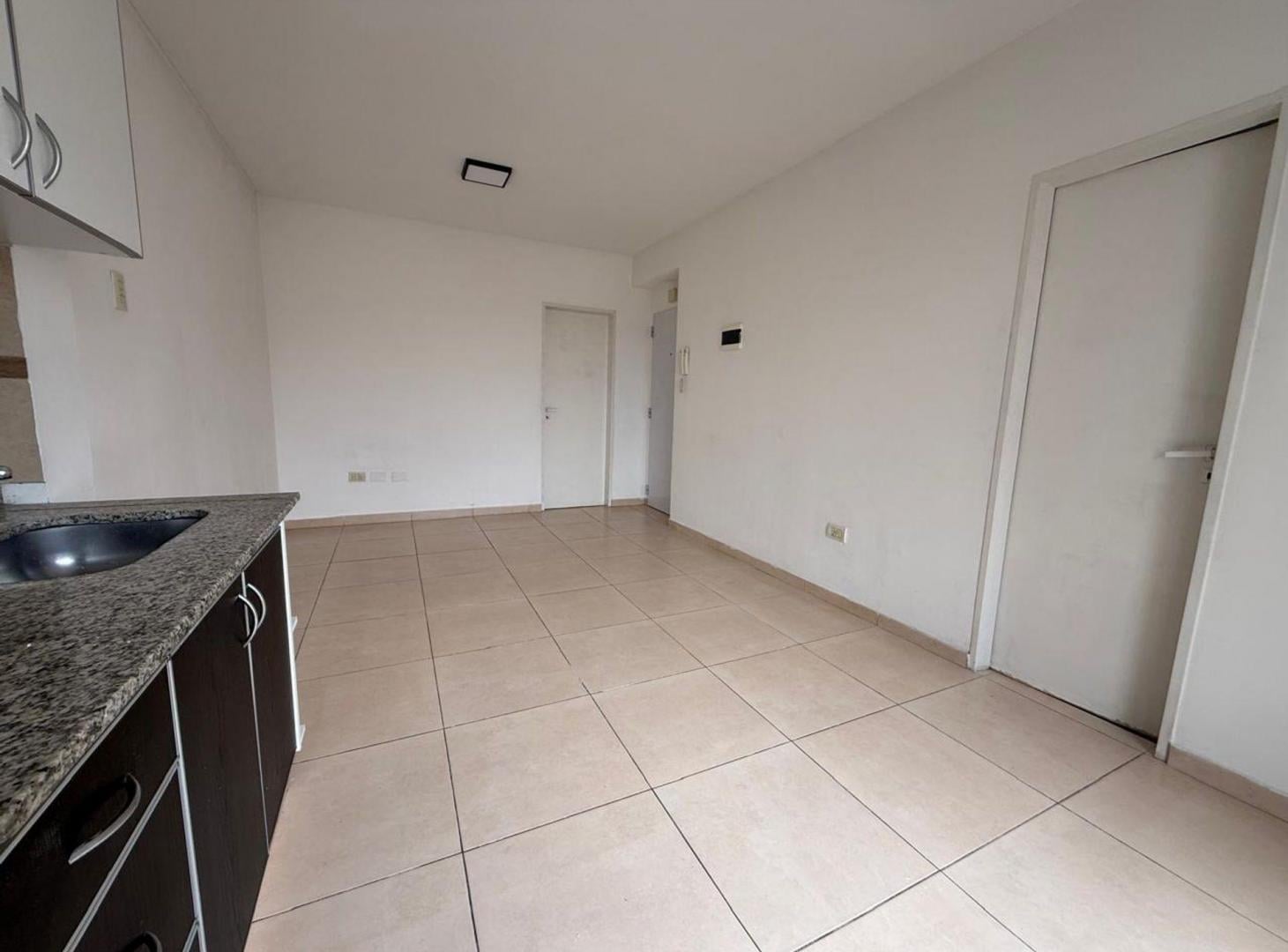 Foto de Venta Departamento 2 amb con cochera, Caseros., imagen 1