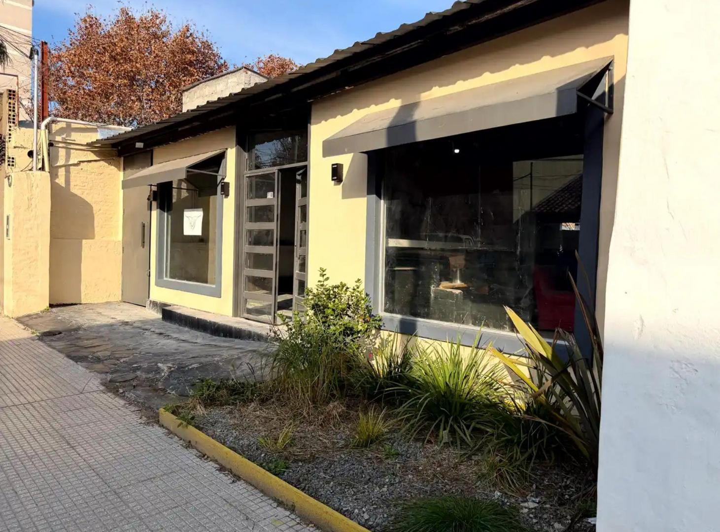 Foto de LOCAL EN VENTA-CENTRO DE PILAR, imagen 1