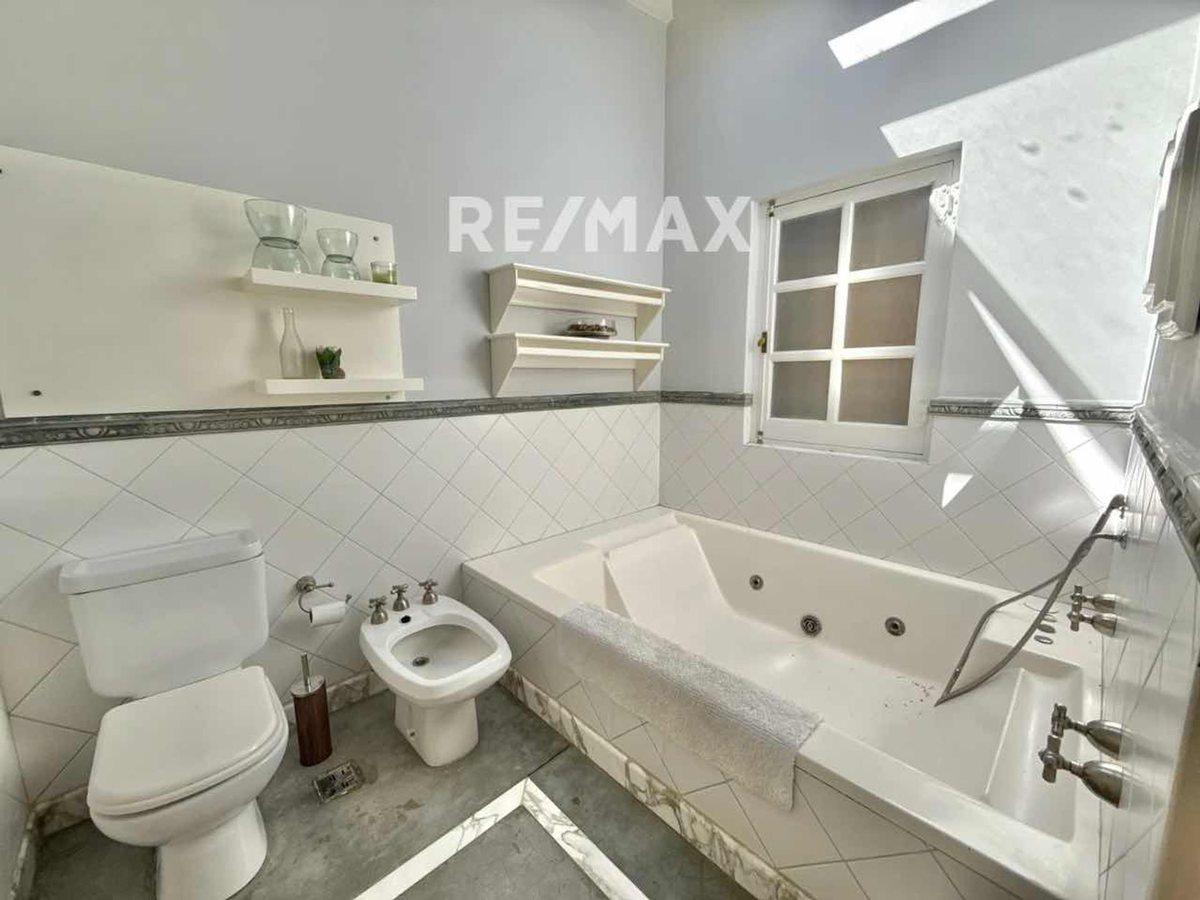 Foto de VENTA CASA 6 dormitorios PACHECO pileta y parque, imagen 4