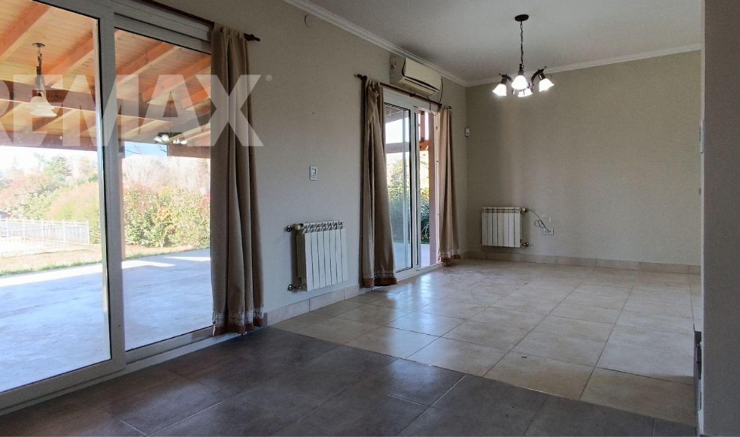Foto de Venta casa 4 amb. c/pileta lote 1500 m², imagen 1