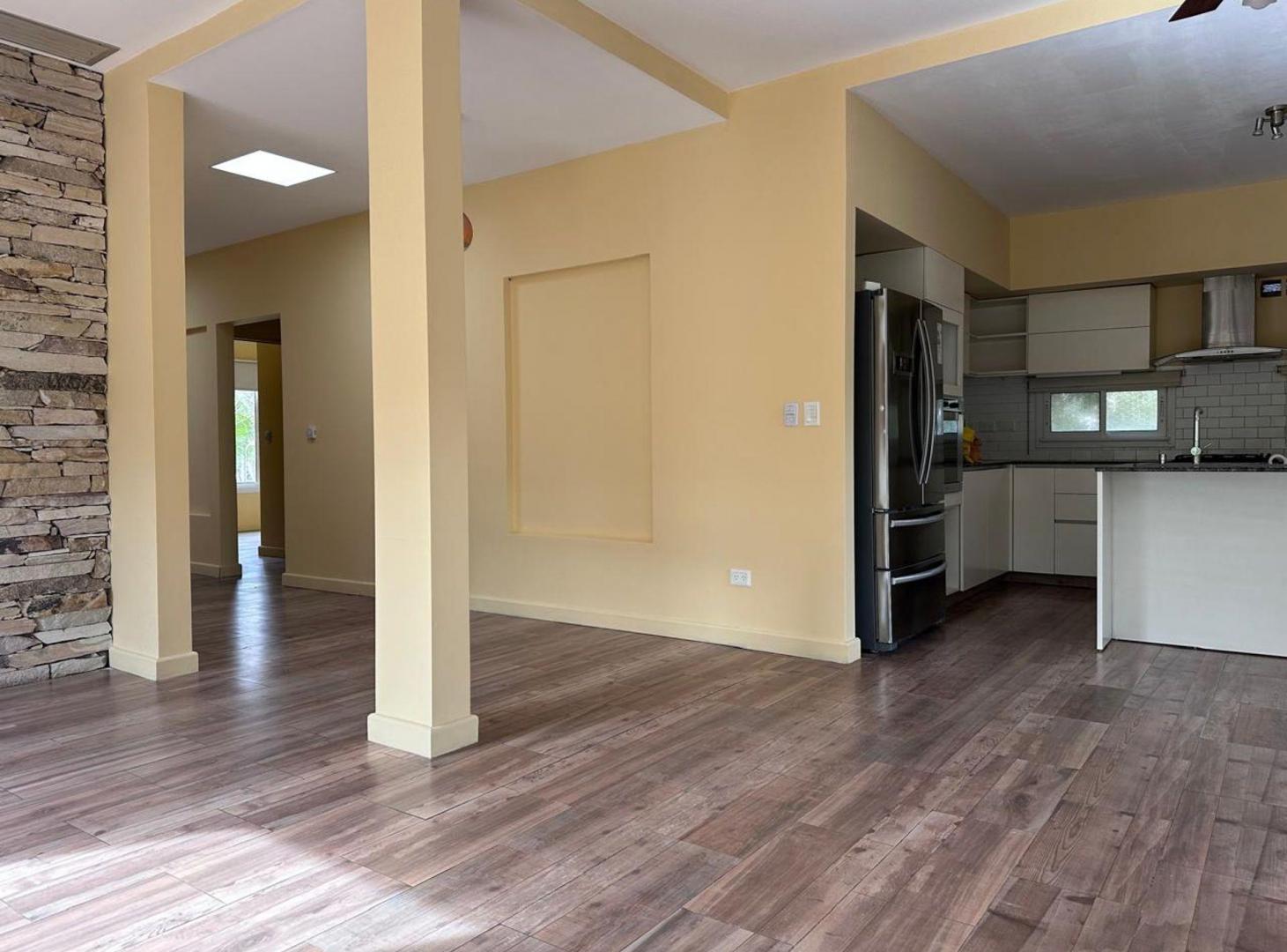 Foto de Venta casa en La Angélica, 5 amb/pileta, imagen 2
