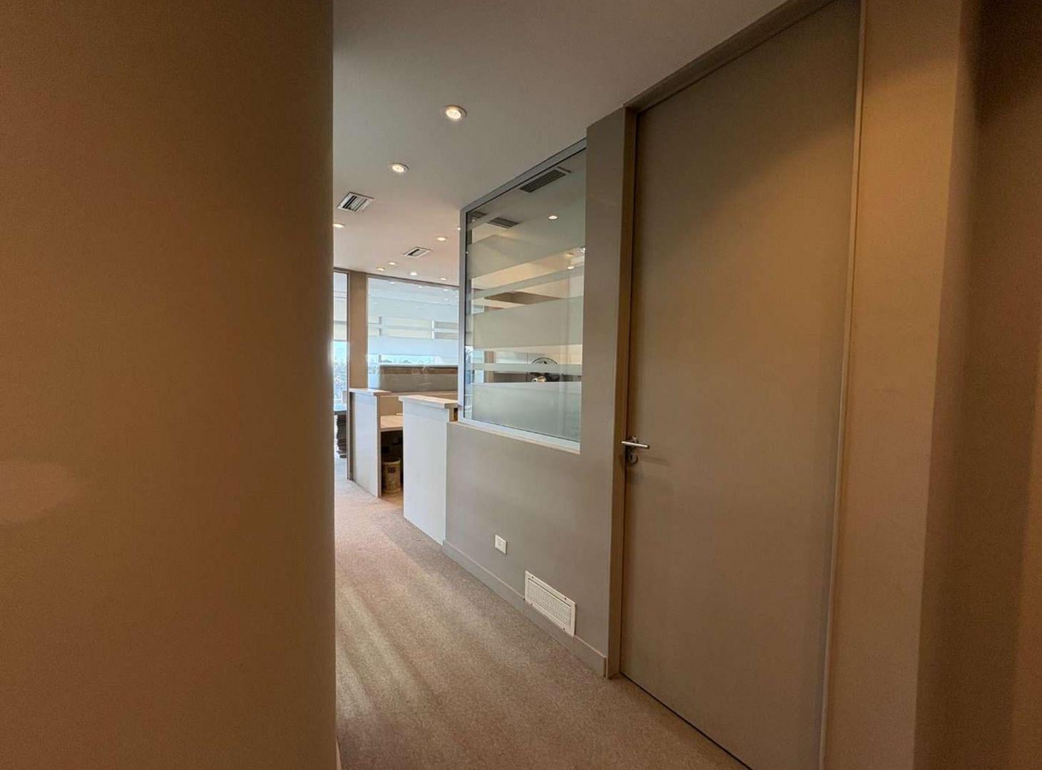 Foto de OFICINA EN VENTA EDIFICIO PARALELO 50 SUR, PILAR, imagen 5